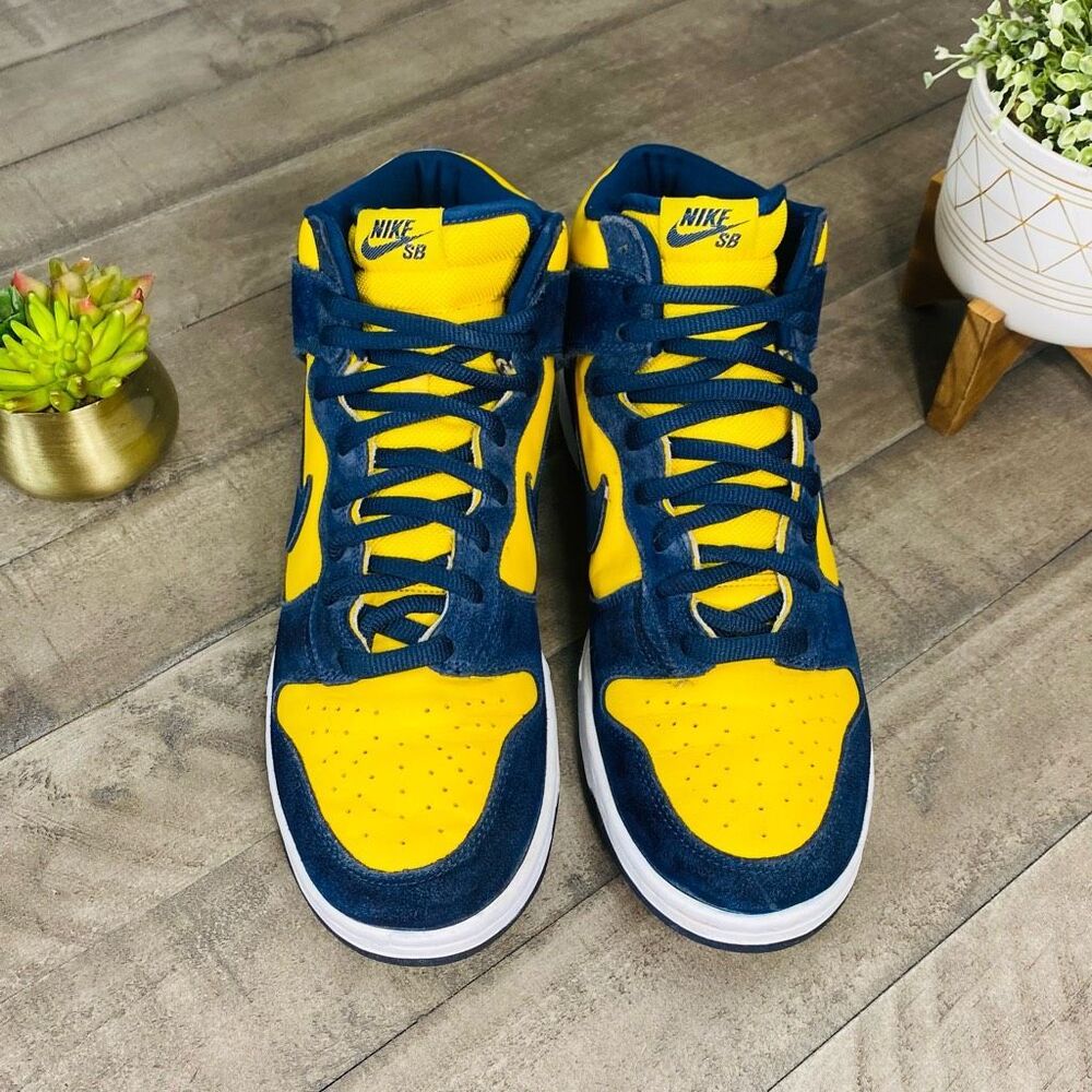 Nike SB 2005 Dunk High Michigan Top Sneakers Navy Yellow Size 10.5 - Picture 2 of 7